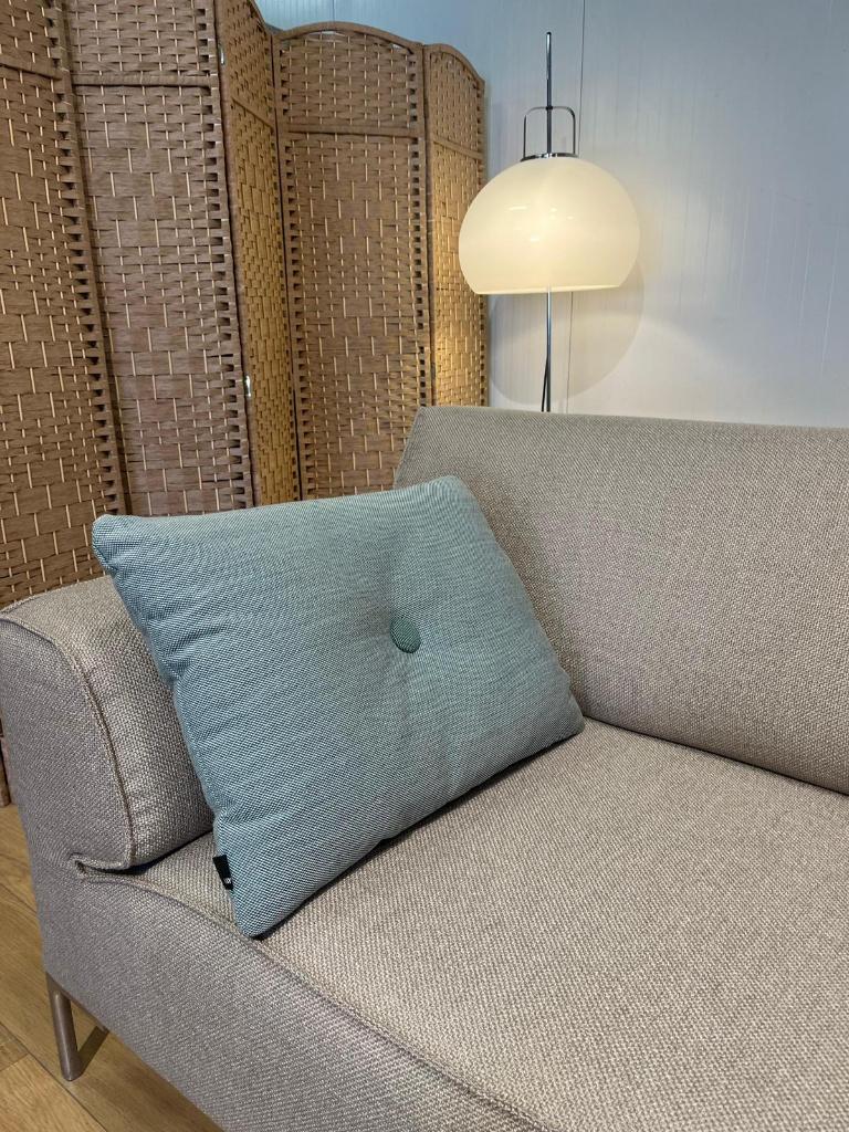 ZGAN HAY Dot Kussen Lichtblauw NP €89 - NU €35, Huis en Inrichting, Ophalen of Verzenden, Zo goed als nieuw, Blauw, Rechthoekig