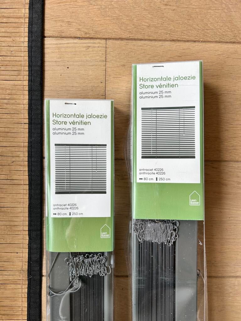 2 nieuwe antracietkleurige jaloezieën, Huis en Inrichting, Stoffering | Gordijnen en Lamellen, Ophalen, Nieuw