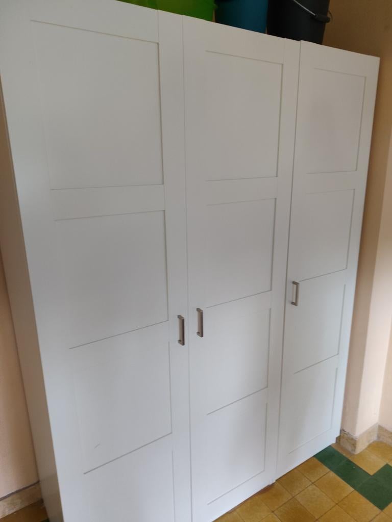 Armoire IKEA blanche 3 portes – bon état – déjà démontée