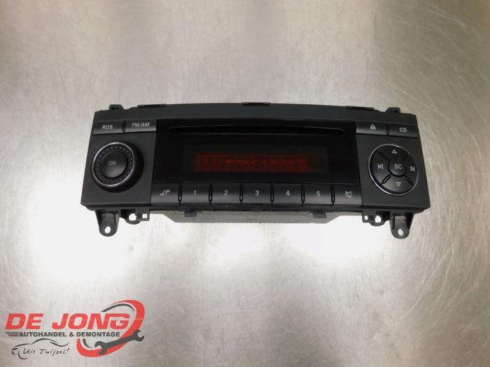 Radio CD Speler van een Mercedes A-Klasse, Auto-onderdelen, Elektronica en Kabels, Mercedes-Benz, Gebruikt, 3 maanden garantie