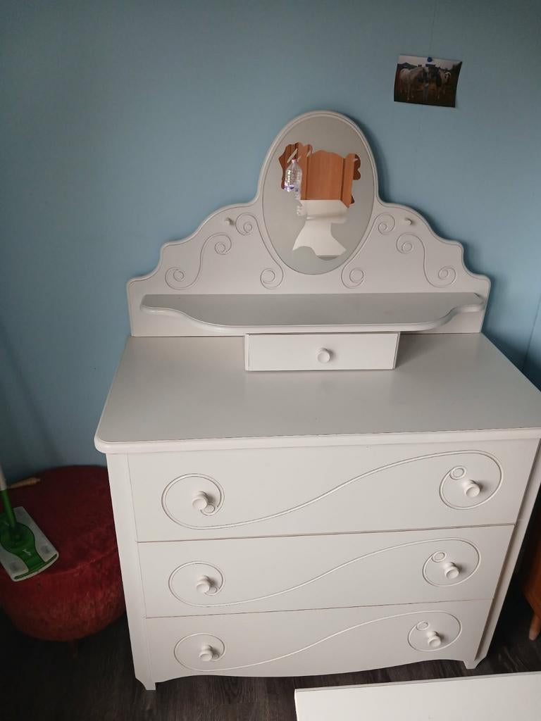 Één kleerkast plus spiegel plus een bureau zonder stoel, Huis en Inrichting, Ophalen