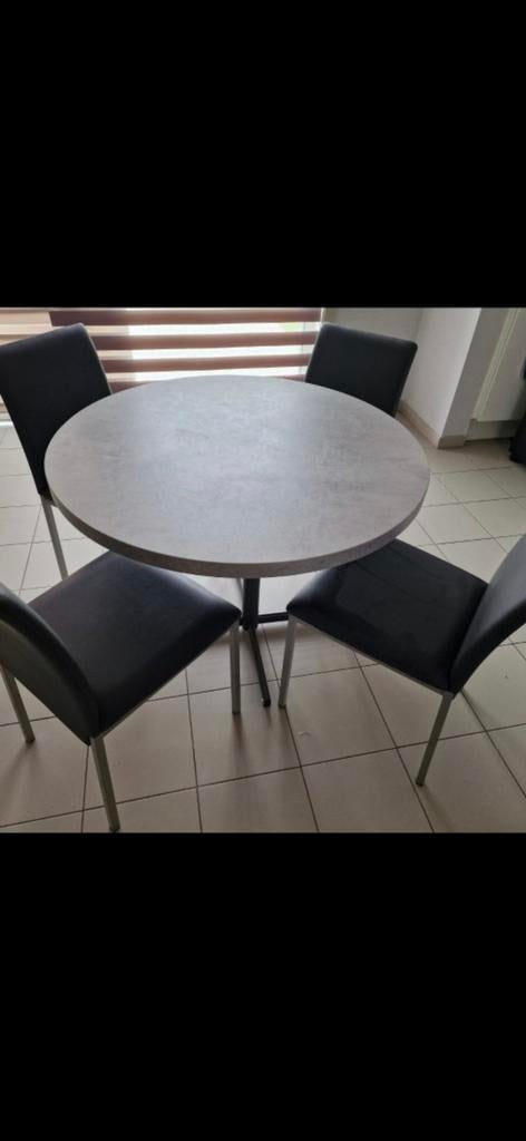 Moderne Mooie Ronde Tafel met Stoelen, Huis en Inrichting, Ophalen