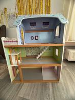 Poppenhuis hout + poppen en meubelen, Enlèvement, Comme neuf, Maison de poupées