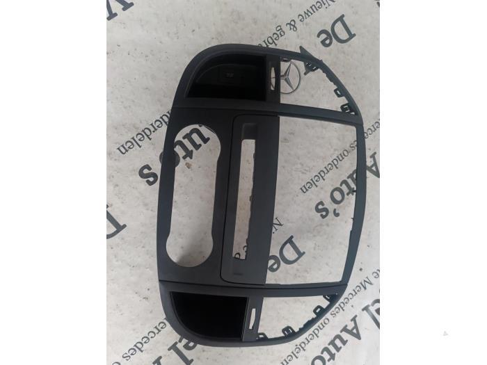 Cadre radio d'un Mercedes Vito, Autos : Pièces & Accessoires, 3 mois de garantie, Utilisé, -, -