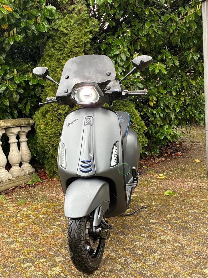 Custom vespa sprint - 80cc malossi - Akrapovic - nl kenteken, Fietsen en Brommers, Scooters | Vespa, Zo goed als nieuw, Vespa S