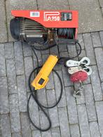 Takel 250 kg., Ophalen, Zo goed als nieuw