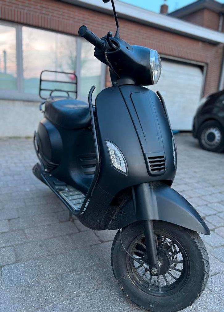 Scooter GTS Toscana klasse A, Vélos & Vélomoteurs, Scooters | Marques Autre, Comme neuf, Classe A (25 km/h), Essence, Enlèvement