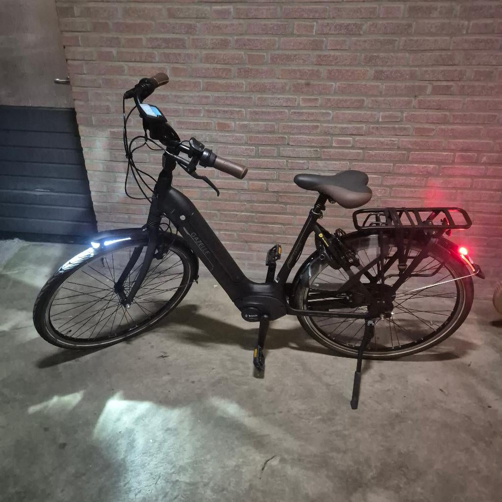 Gazelle Grenoble C8, Fietsen en Brommers, Elektrische fietsen, Zo goed als nieuw, Gazelle, 51 tot 55 cm, 50 km per accu of meer