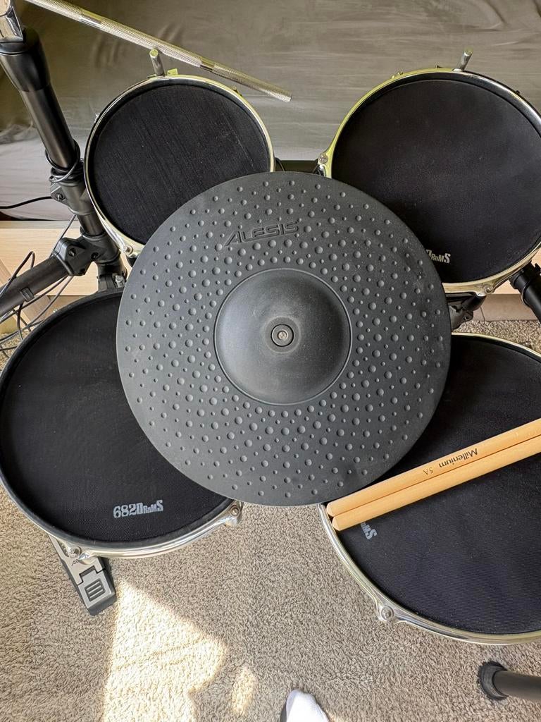 Alesis Strike 14” dual-zone cymbal, Muziek en Instrumenten, Ophalen, Zo goed als nieuw