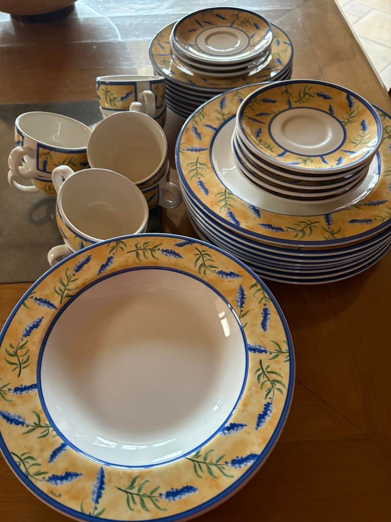 Beau lot  service vaisselles HÔTESSE provençale, Enlèvement