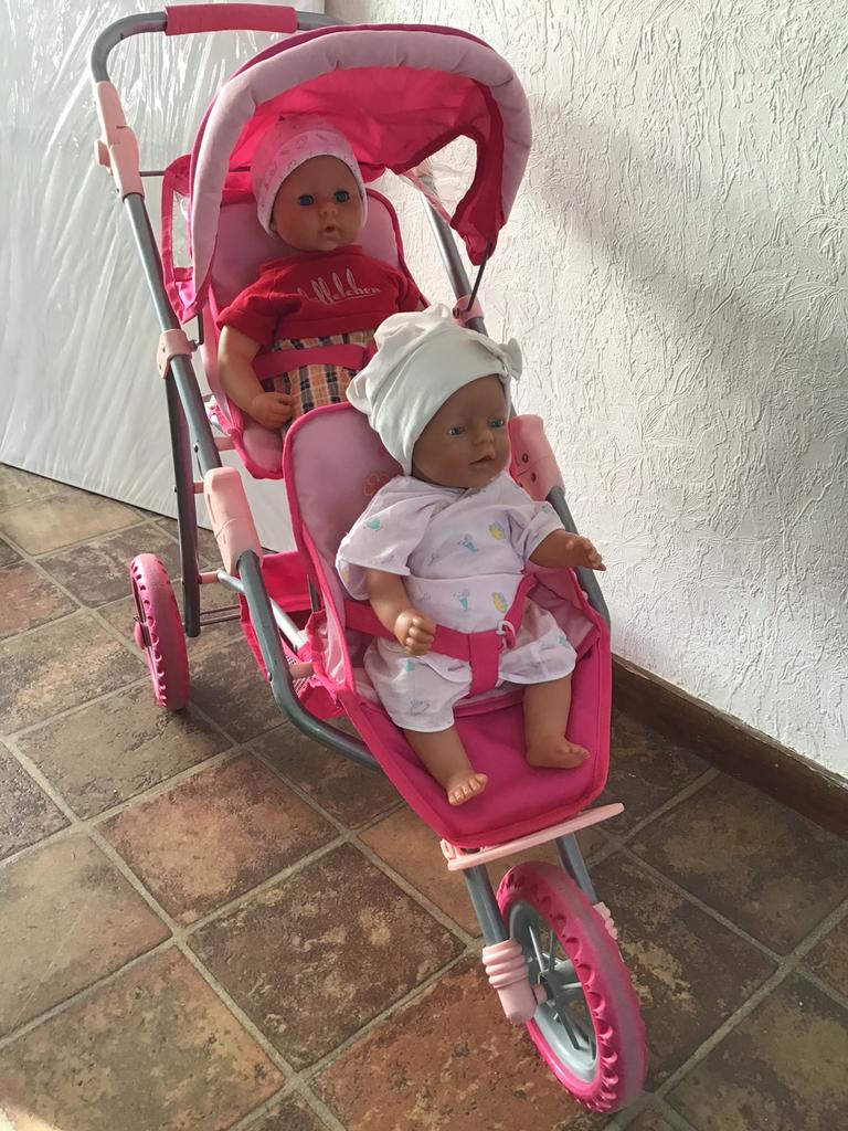 Poppen en poppenbuggy gratis., Kinderen en Baby's, Speelgoed | Educatief en Creatief, Zo goed als nieuw, Met geluid, Ophalen