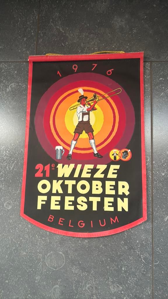 Vlagje 21e Oktoberfeesten Wieze, Ophalen