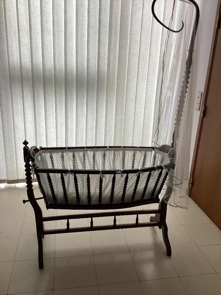 Berceau ancien garni avec matelas, Enfants & Bébés, Berceaux & Lits, Enlèvement, Utilisé, Berceau