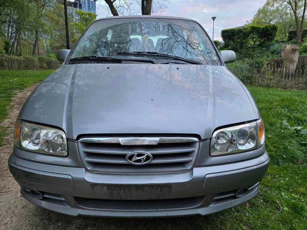 Hyundai Trajet 1.6crdi 2006 7places airco clim. Démarre roul, Auto-onderdelen, Overige Auto-onderdelen, Ophalen of Verzenden, Hyundai