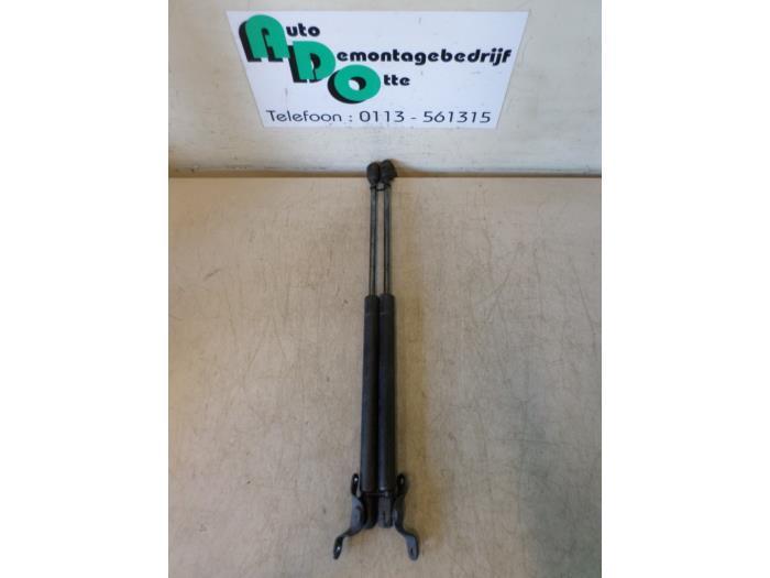 Kit amortisseur gaz hayon d'un Volkswagen Polo (Polo 99-), Autos : Pièces & Accessoires, Carrosserie & Tôlerie, Volkswagen, Utilisé