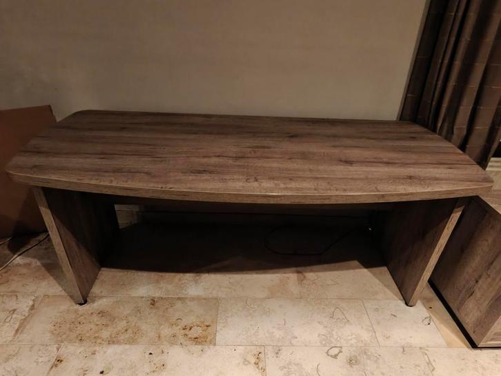 Grote stevige bureau, Huis en Inrichting, Bureaus, Bureau, Ophalen