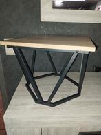 Nouvelle table d'appoint, Enlèvement