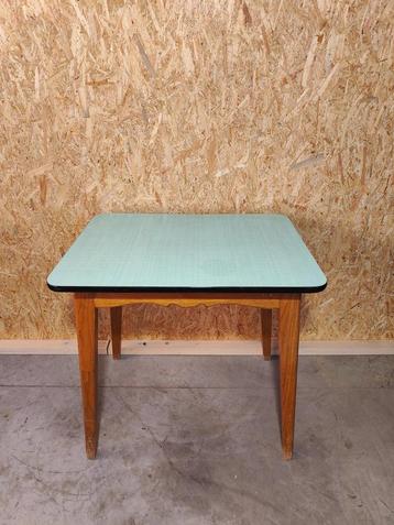 Vintage eettafel met formica blad (jaren 50-60) beschikbaar voor biedingen