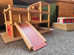 Houten auto garage met lift, Kinderen en Baby's, Speelgoed | Houten speelgoed, Ophalen