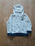 Grijze Noppies hoody met dobbelsteenprint – maat 104, Gebruikt, Trui of Vest, Ophalen of Verzenden, Jongen
