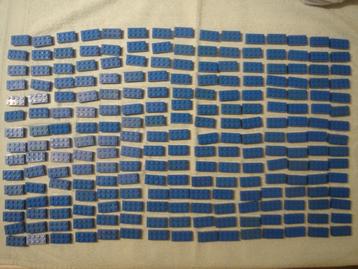 Blauwe Legoblokjes beschikbaar voor biedingen