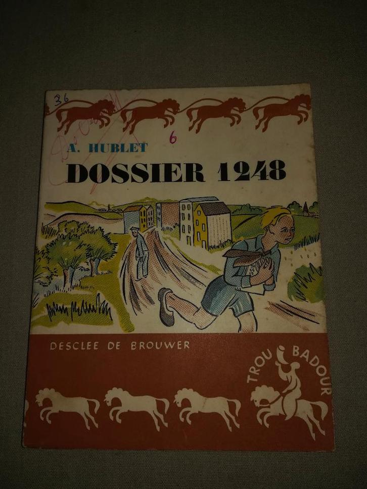 Dossier 1248 A. Hublet, Boeken, Kinderboeken | Jeugd | 10 tot 12 jaar, Gelezen, Ophalen of Verzenden