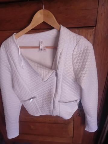 Vend petit veste prix 6 euros  beschikbaar voor biedingen