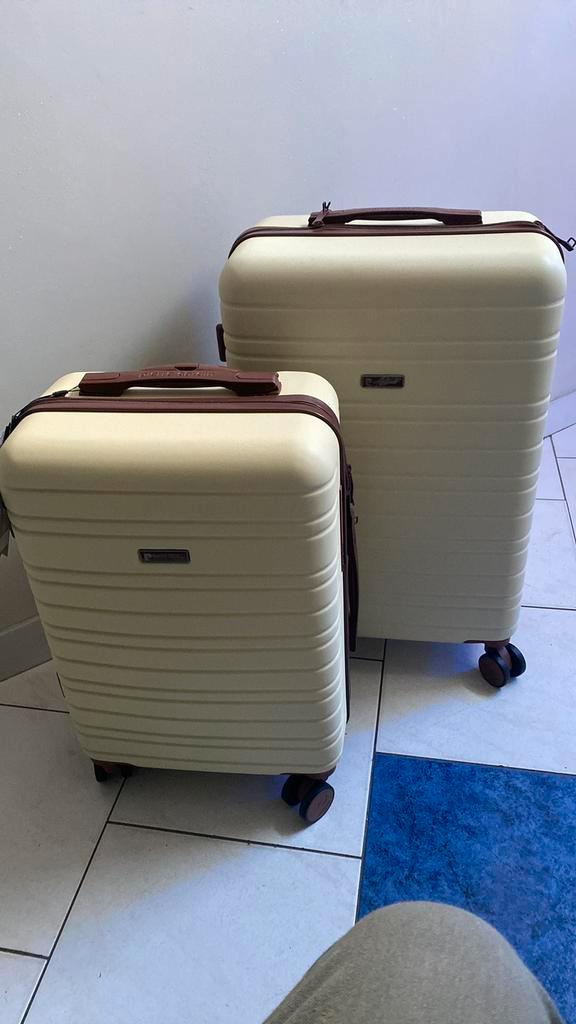 2 valises Pierre Cardin neuves, Bijoux, Sacs & Beauté, Valises, Neuf, Roulettes, Enlèvement