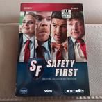 DVD  - SAFETY FIRST  - COMPLETE 1 SEIZOEN, Cd's en Dvd's, Boxset, Komedie, Alle leeftijden, Ophalen of Verzenden