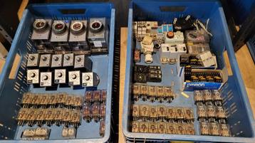 Partij Omron, Mikrolais, subminy timers etc beschikbaar voor biedingen