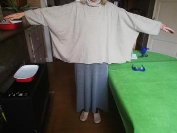 PONCHO DE STYLE PULL OVERSIZE EN LAINE À MANCHES LARGES, Taille 38/40 (M), Enlèvement ou Envoi, Beige, Porté