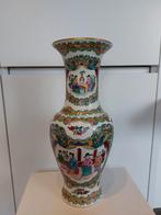 Chinees porseleinen vaas in de stijl van "Famille Rose., Antiek en Kunst, Ophalen
