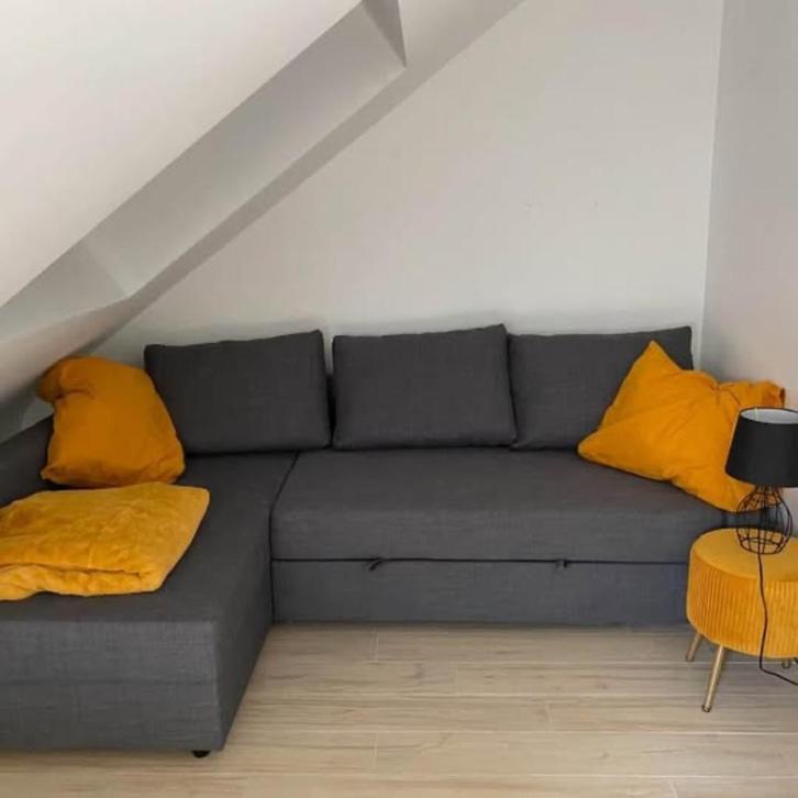 Hoekslaapbank met opberger, Huis en Inrichting, Zetels | Complete zithoeken, Zo goed als nieuw, Hout, Metaal, Stof, Ophalen