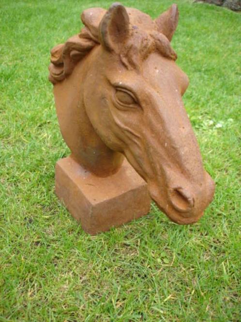 CHEVAL , buste en fonte d une tête de cheval sur socle, Jardin & Terrasse, Statues de jardin, Neuf, Animal, Métal, Enlèvement ou Envoi