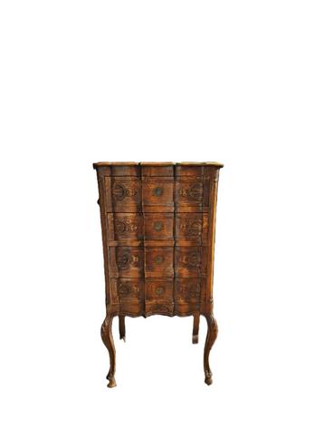 Neo-Louis XV Stijl Ladekastje Met Gesculpteerde Lades beschikbaar voor biedingen