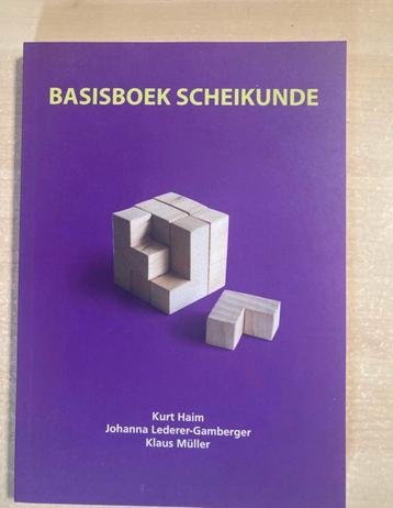 Basisboek scheikunde beschikbaar voor biedingen