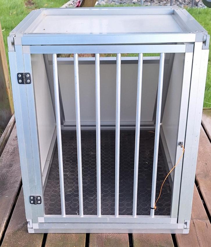 Autobench metaal (81x56x60cm) middelgrote hond., Dieren en Toebehoren, Hondenbenches, Ophalen