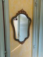 miroir avec cadre en bois à motif doré, Enlèvement