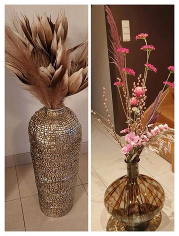 2 Grote vazen met droog/zijdebloemen  beschikbaar voor biedingen