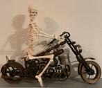 Moto avec squelette, Enlèvement