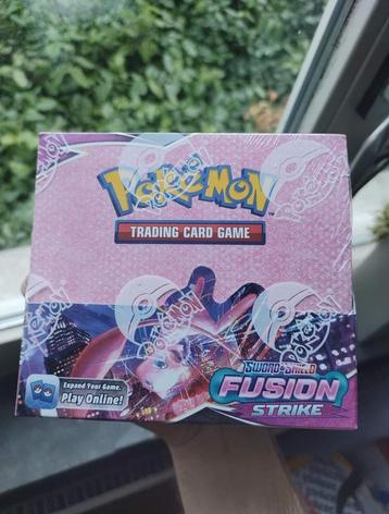 Pokemon boosterbox sword&schield fusion strike disponible aux enchères