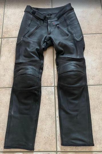 Leren motorbroek voor heren van het merk MODEKA beschikbaar voor biedingen