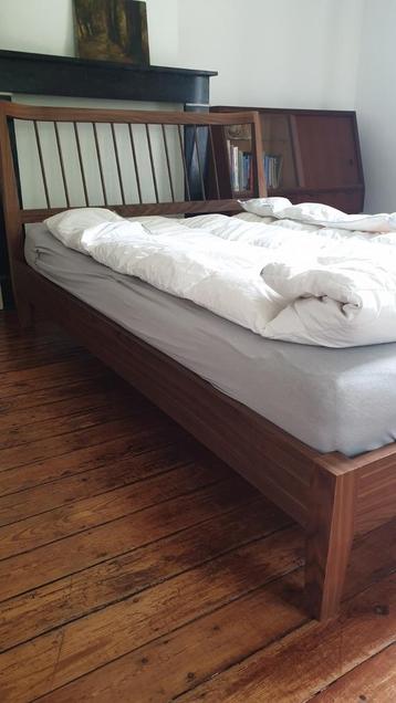 Vintage design bed 140x200 beschikbaar voor biedingen
