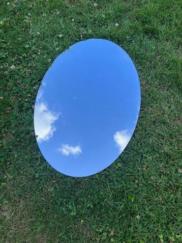 Spiegel ovaal 69cm x 49cm beschikbaar voor biedingen