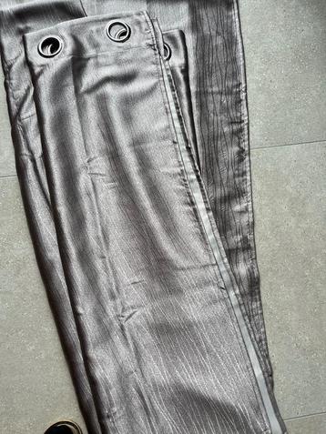 Draperies met ringen. beschikbaar voor biedingen