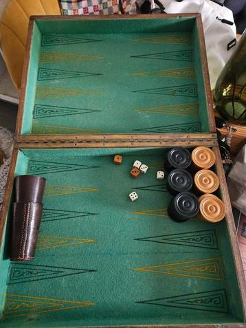 Backgammon beschikbaar voor biedingen