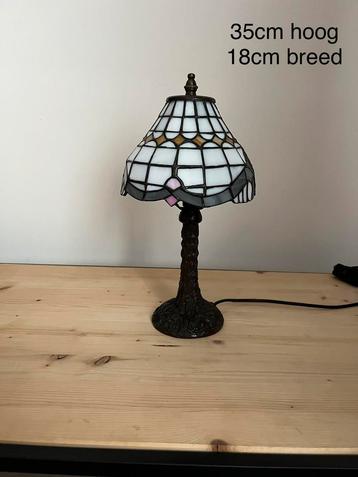 Mooie Tiffany look lamp  beschikbaar voor biedingen
