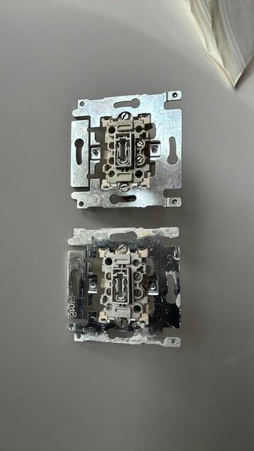 Niko schakelaar gewoon 2 stuks beschikbaar voor biedingen