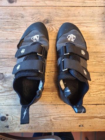 Klimschoenen maat 40 beschikbaar voor biedingen