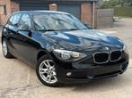 BMW 1 SERIE ✅114i GARANTIE CARPLAY GEKEURD, Auto's, 100 kW, 4 cilinders, Zwart, 1 Reeks